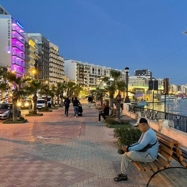 Seaside Apartment In Gzira Eksteriør billede